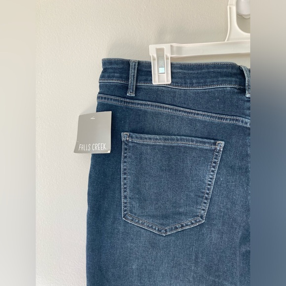 ✨NWT✨ Falls Creek Flare Jeans (Size 16) - Picture 5 of 9